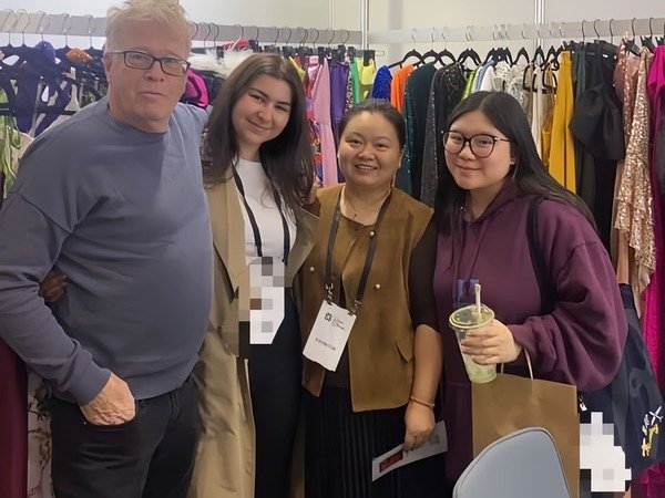 at last November's Melbourne Fashion Expo（2024-11-15 to 11-18),a picture of us with our guestsSourcing at Bandage Dress Trade Shows